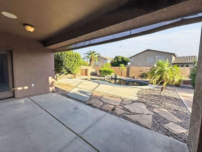 Building Photo - Charming 4 Bedrooms/ 3.5 Bath Home in Desirable Fox Crossing!!