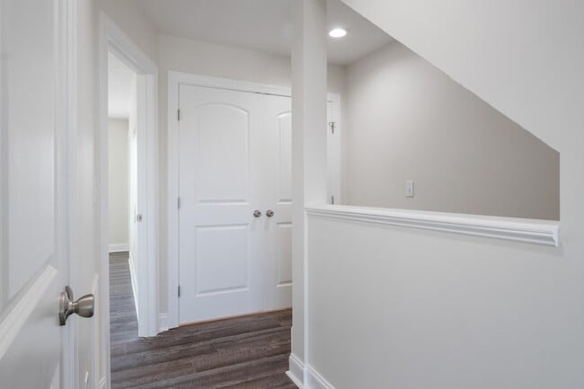 Building Photo - 435 Skylar Dr