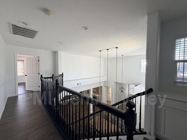 Building Photo - 108 Hornfels Ave