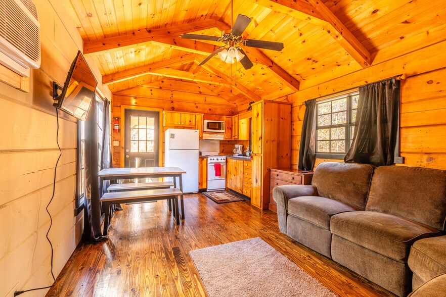 Building Photo - 31 Cabin Row