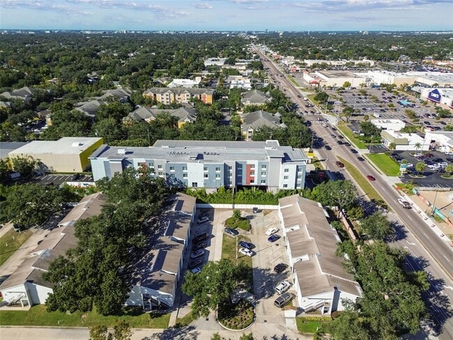 Building Photo - 3803 N Oak Dr
