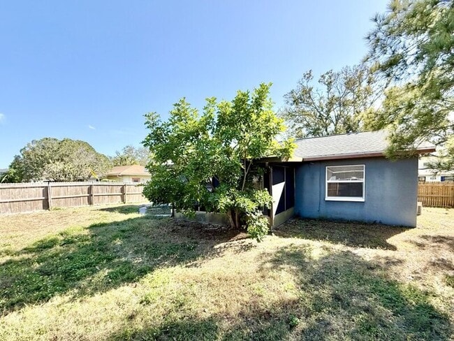 Building Photo - 6475 Cedarbrook Dr