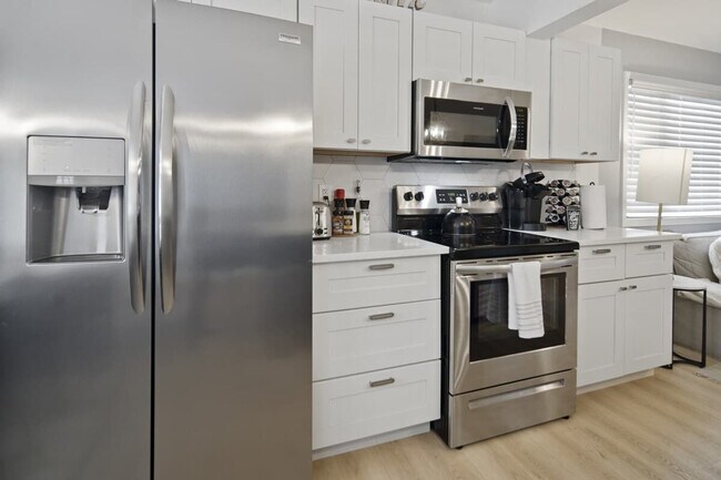 Building Photo - 654 Coddington Rd