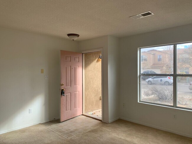 Building Photo - Charming 3 bdrm, 2 bath home