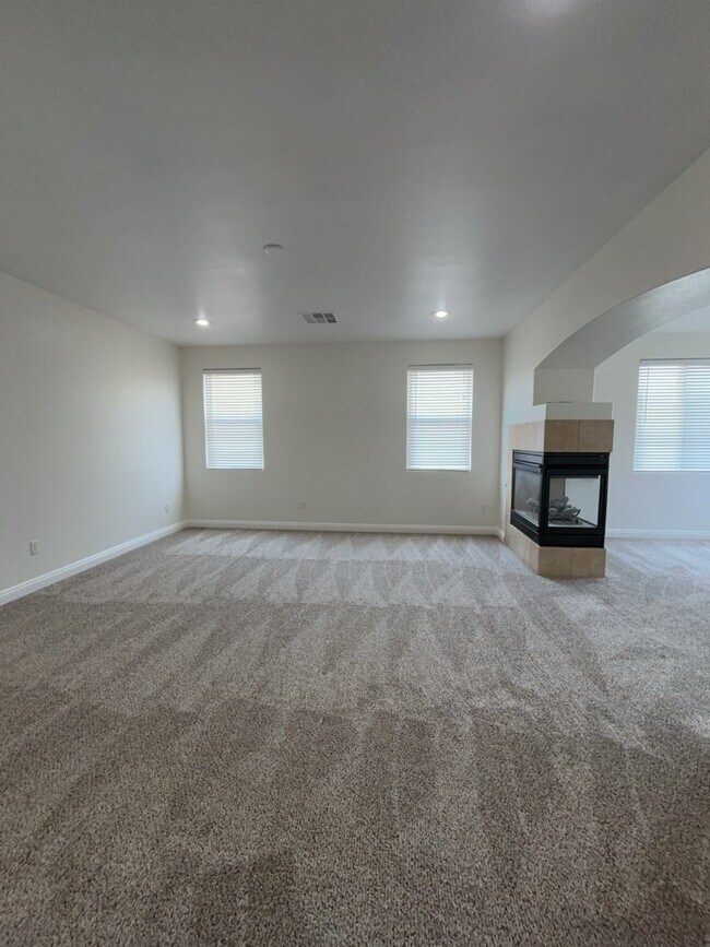 Building Photo - 533 Blanche Ct