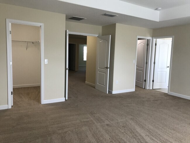Building Photo - 7 BEDROOM 4 BATH AT INDEPENDENCE WINTER GA...