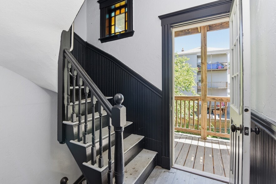 Building Photo - 422 Trapelo Rd