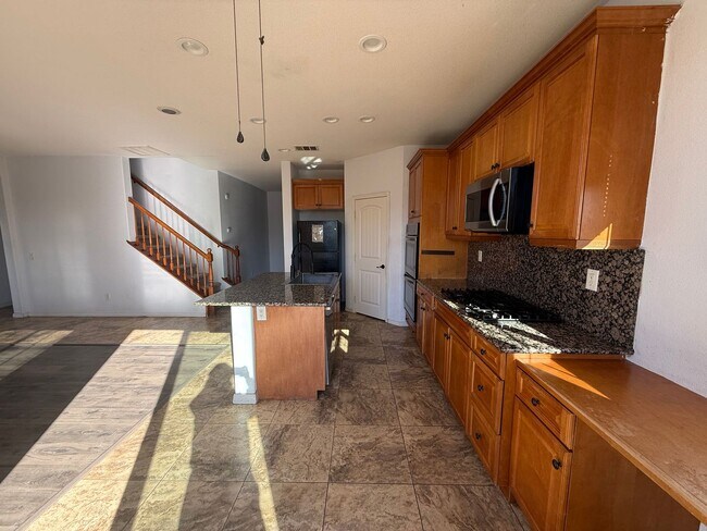 Building Photo - 5 Bedrooms 3 Baths! Resort Living at The Lakes Community in Menifee!