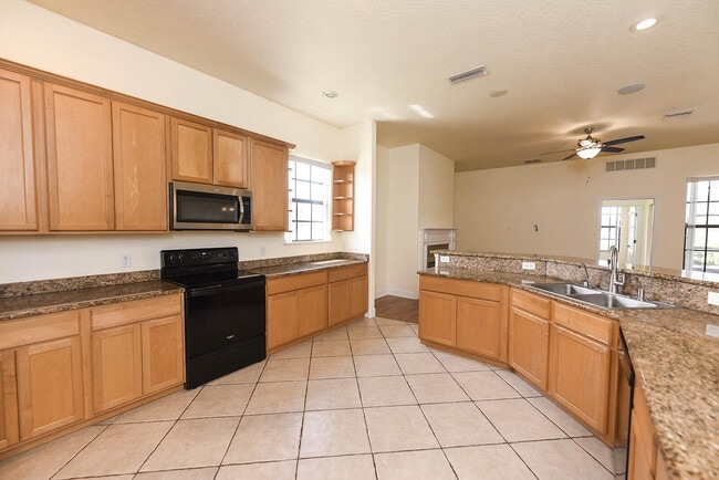 Building Photo - 4068 Gardenwood Cir