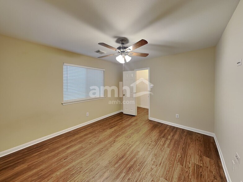 Building Photo - 4103 Chiselhurst