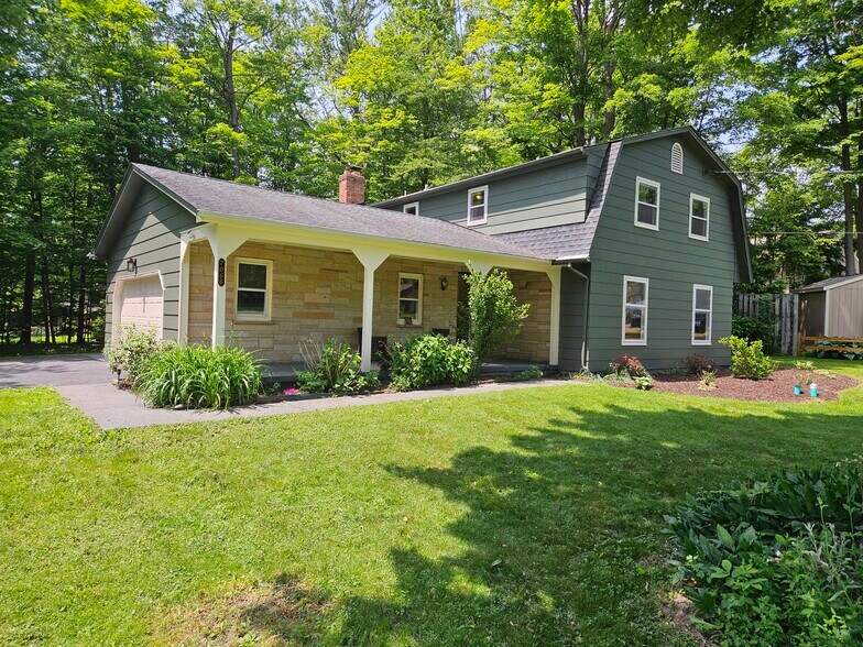 Building Photo - 7066 East Ln
