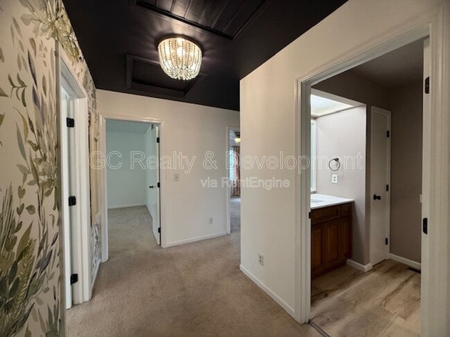 Building Photo - 530 S Prairie St