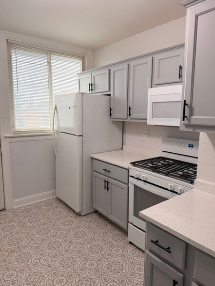 Building Photo - 6158 W Grand Ave