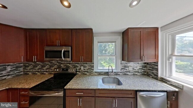 Building Photo - 2413 N 50th St