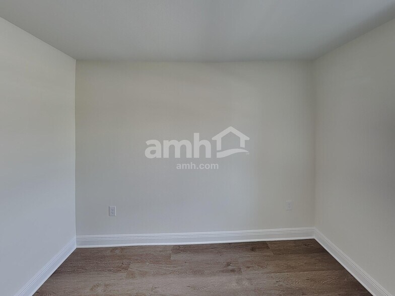 Building Photo - 5969 Sycamore Pl St