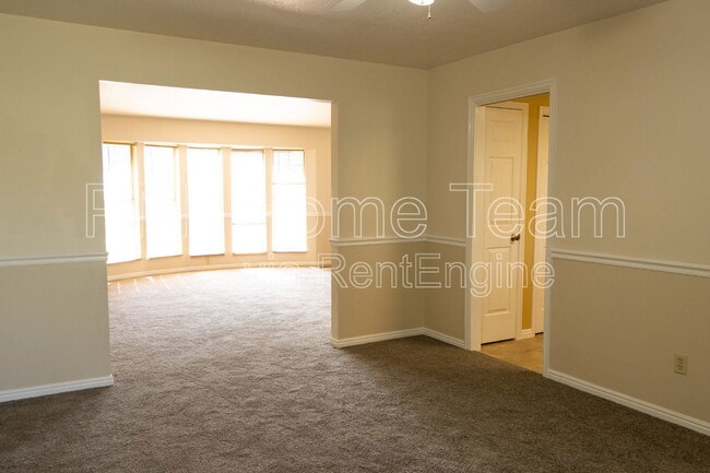 Building Photo - 5095 Taylor Ave