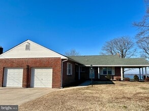 Building Photo - 289 N River Dr