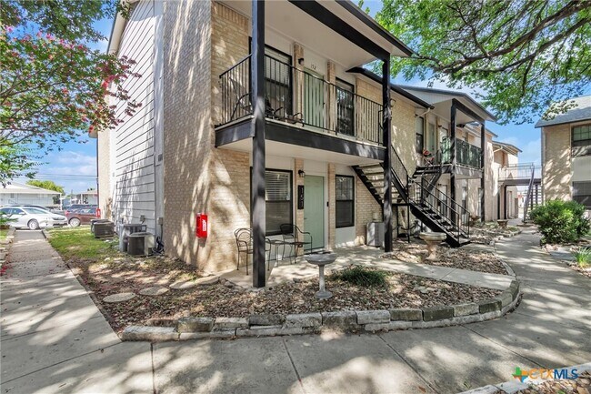 Building Photo - 1624 Aquarena Springs Dr