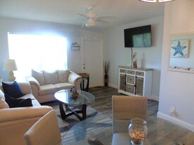 Building Photo - 309 Circle Dr S