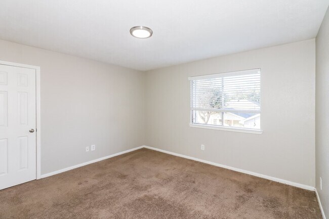 Building Photo - 5618 Imperial Grove Dr