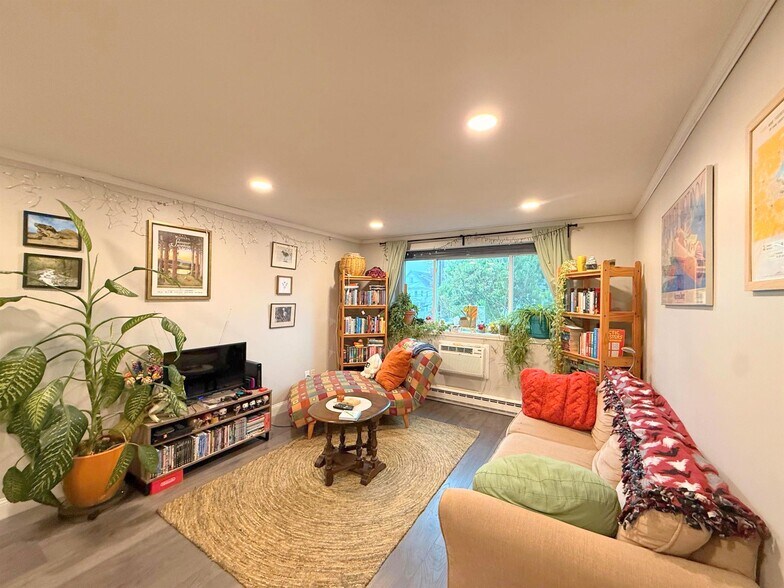 Building Photo - 326 Broadway