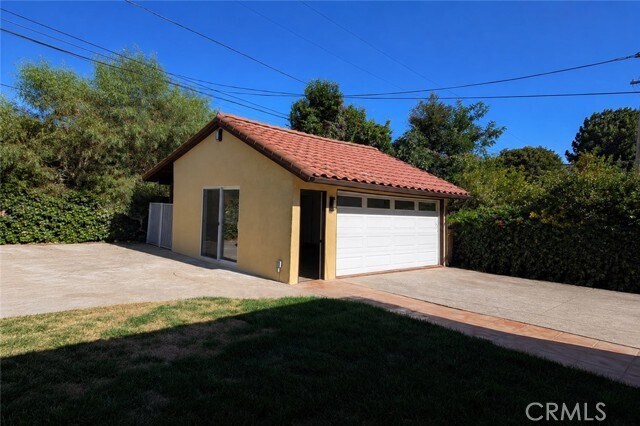 Building Photo - 5714 Cantaloupe Ave