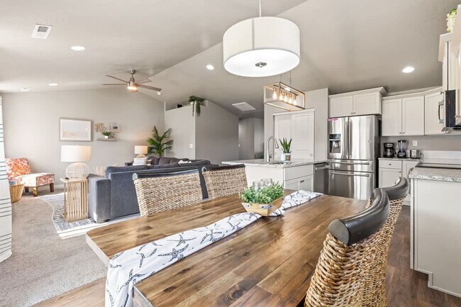 Building Photo - 16730 Suffolk Ave