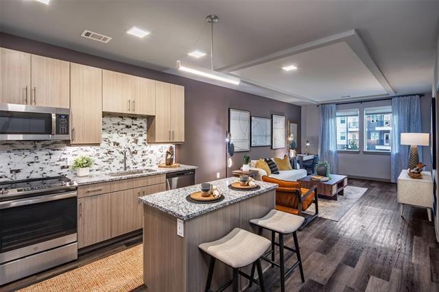 Building Photo - 880 Lake Carolyn Pkwy