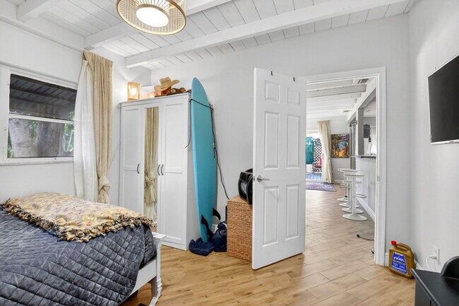 Building Photo - 320 Riverdale Rd