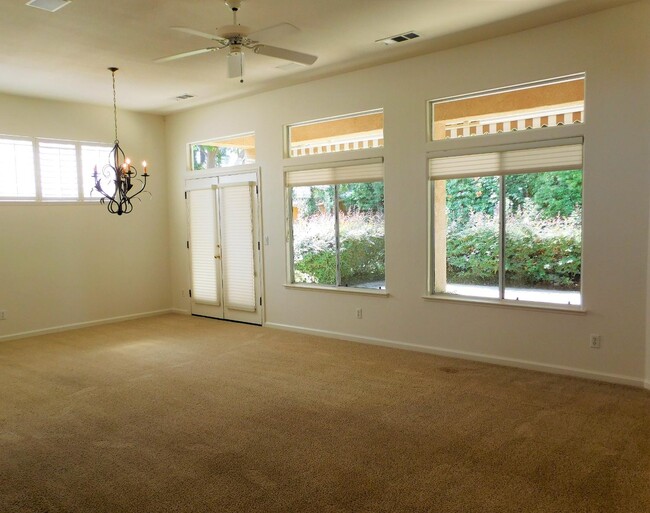 Building Photo - 5215 Vía Amore