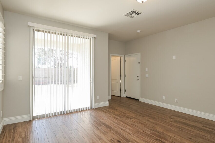 Building Photo - 4237 E Santa Fe Ln