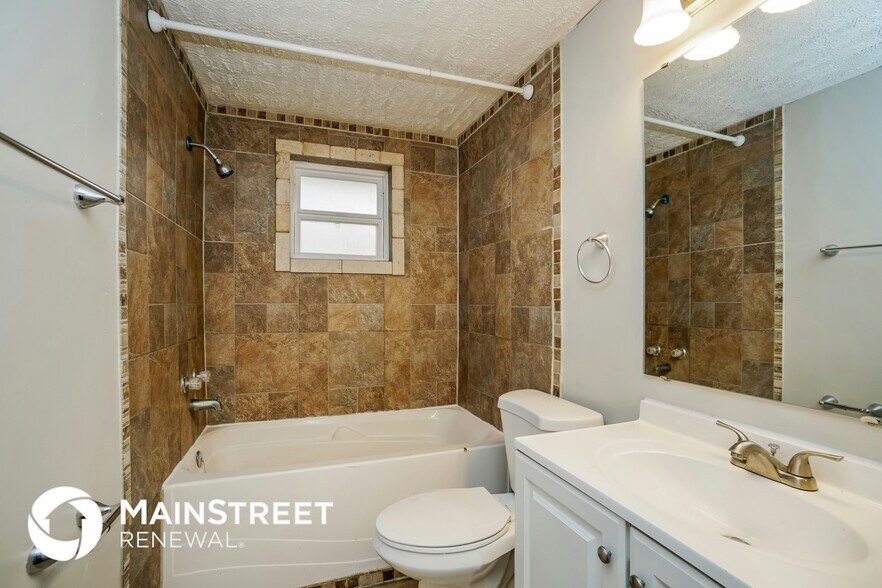 Building Photo - 2258 Majestic Dr W