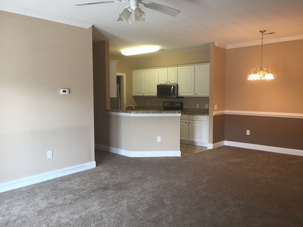 Building Photo - 2065 Silvercrest Dr