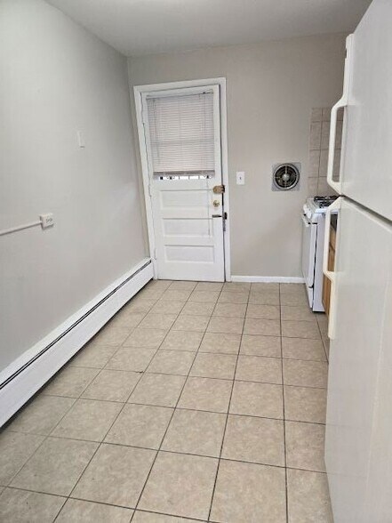 Building Photo - 7019 N Ridge Ave