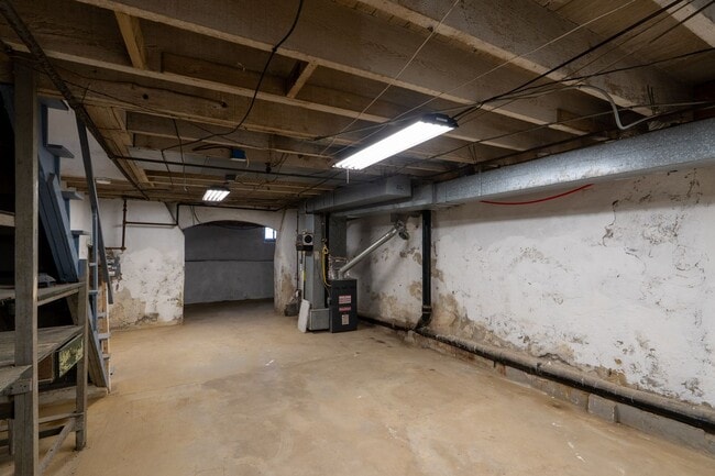 Building Photo - Newly rehabbed 3 bedroom