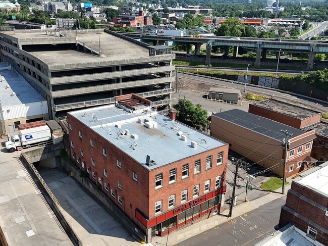 Primary Photo - 61 Field St