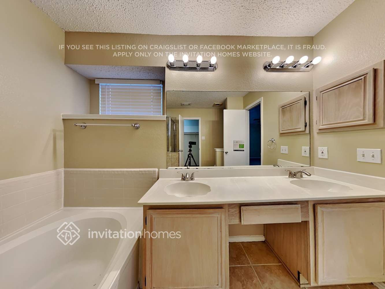 Building Photo - 2207 Bennington Dr