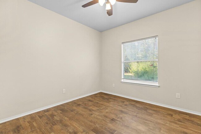 Building Photo - 704 Ridgmar Rd