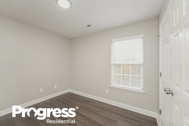 Building Photo - 238 Kendra Dr SW