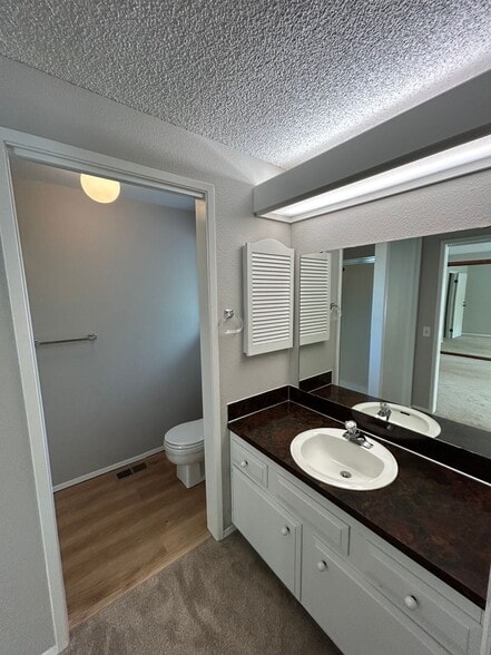 Building Photo - Charming Bellevue Home With Flexible Lease...