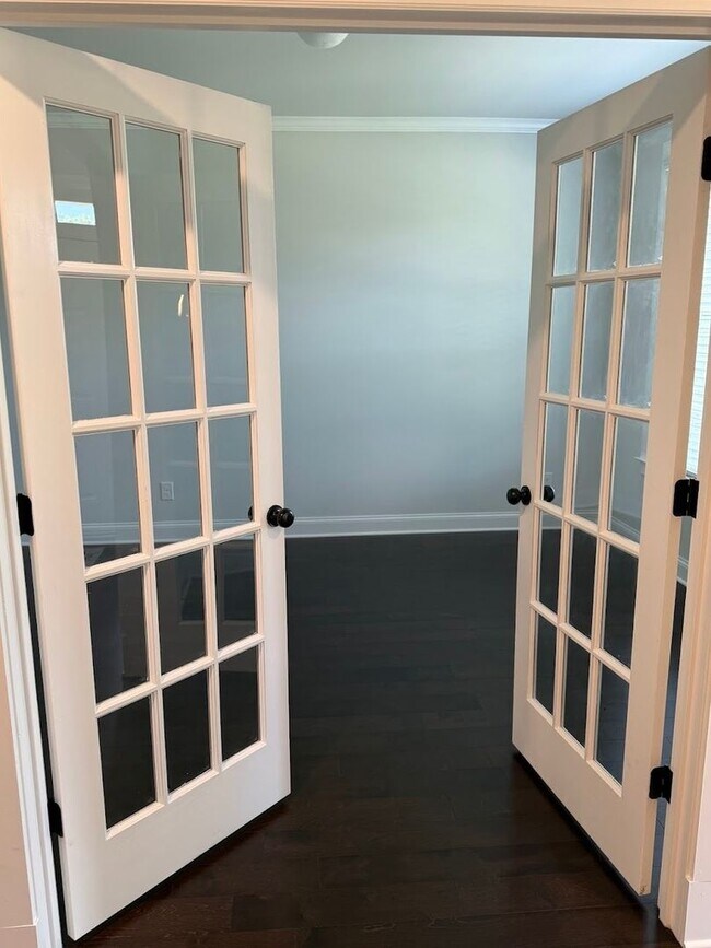 Building Photo - Spacious 5BR House in Buford