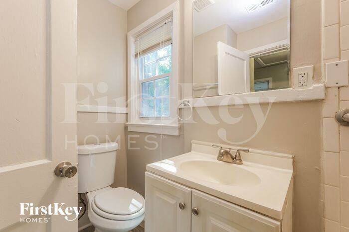 Building Photo - 1854 Oakmont Dr NW