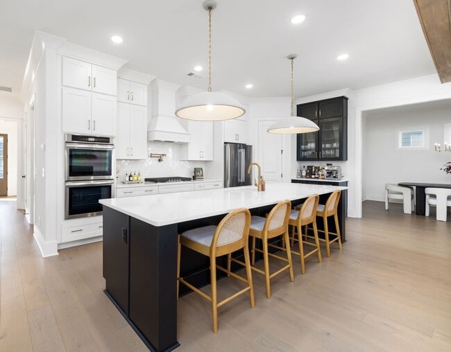 Building Photo - Now available in the highly desirable Lockwood Glen community in Franklin