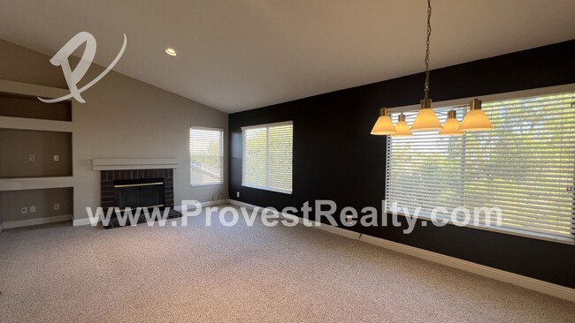 Building Photo - 4 Bed, 2.5 Bath Hesperia Home!!