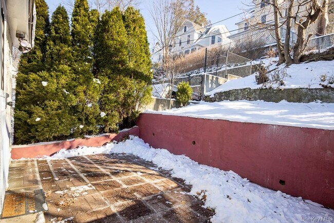 Building Photo - 120 S Broadway