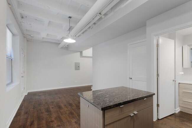 Building Photo - 5718 N Winthrop Ave