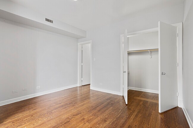 Building Photo - 7702 N Marshfield Ave