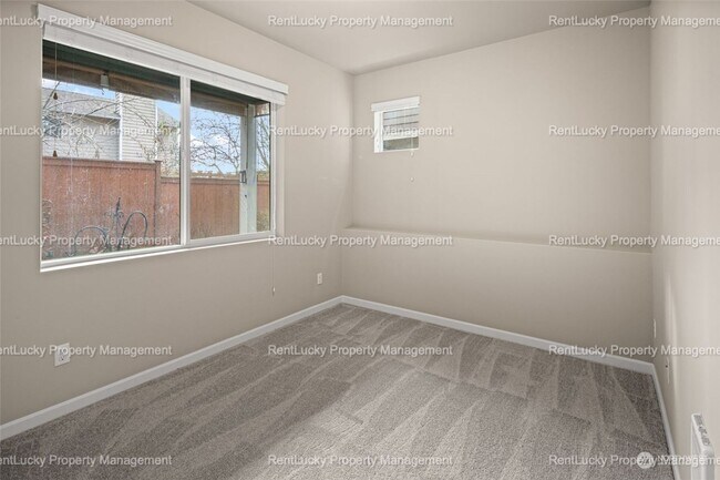 Building Photo - Stunning Like-New Home in Arbor Mist – Pri...