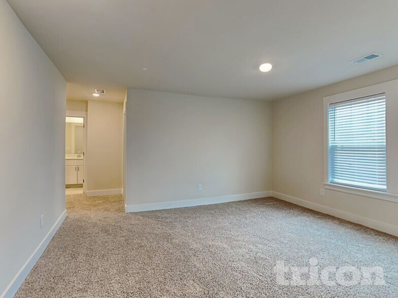 Building Photo - 308 Allenby Ln