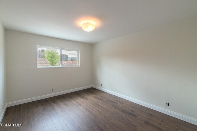 Building Photo - 1074 Elfstone Ct